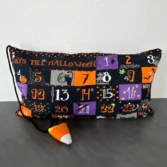 spirit halloween Other - NEW Days To Halloween Interactive Countdown Advent Calendar Pockets Pillow Large
